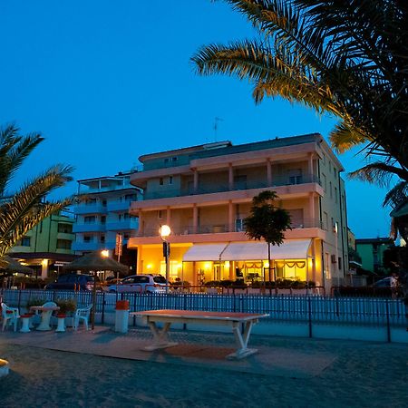 Albergo Villa Mauri Rimini Bagian luar foto