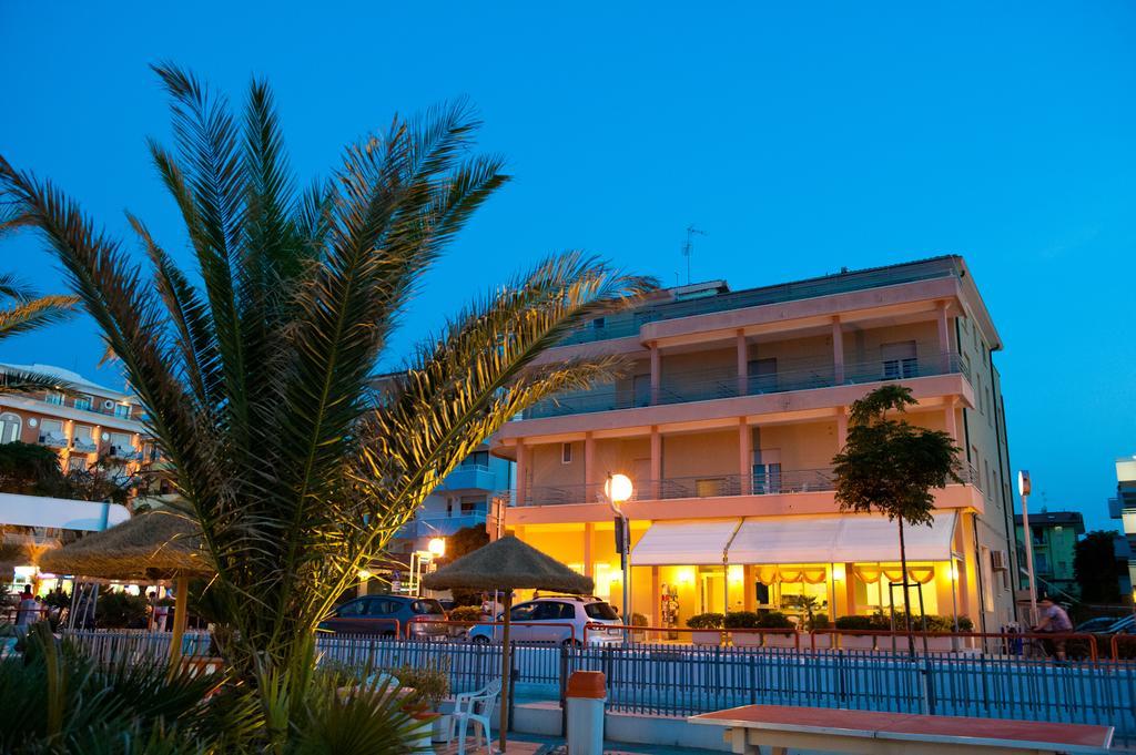 Albergo Villa Mauri Rimini Bagian luar foto
