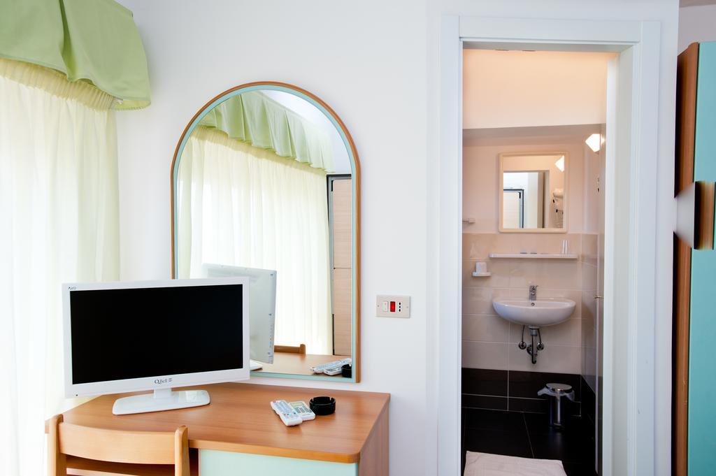 Albergo Villa Mauri Rimini Bagian luar foto