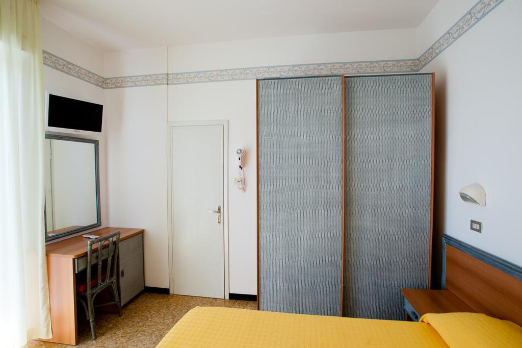 Albergo Villa Mauri Rimini Bagian luar foto