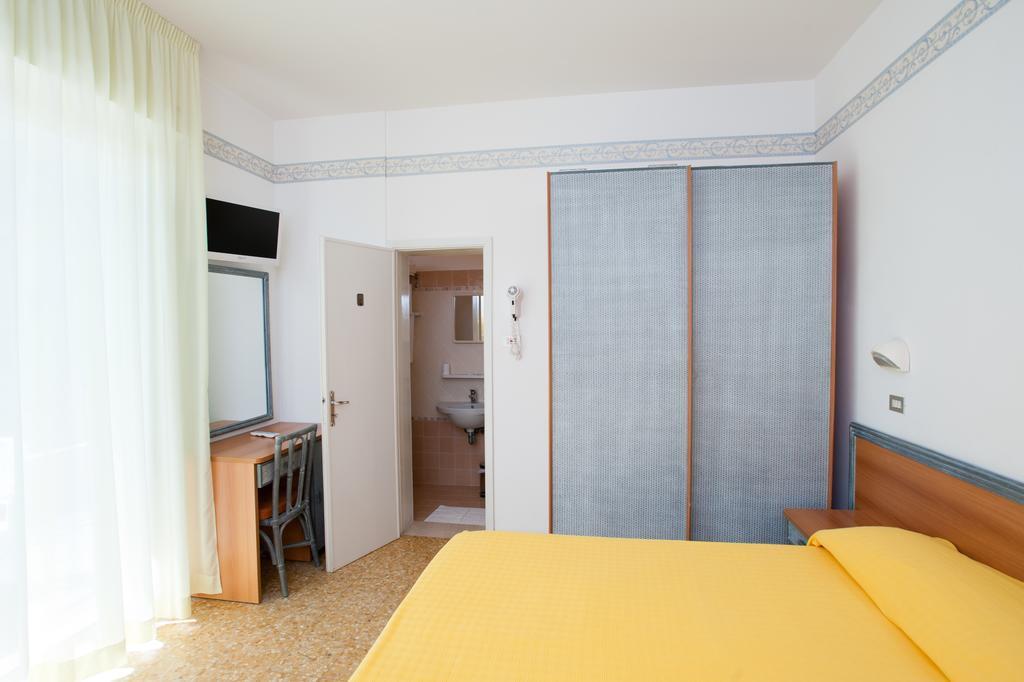 Albergo Villa Mauri Rimini Bagian luar foto