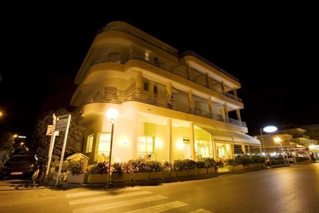 Albergo Villa Mauri Rimini Bagian luar foto