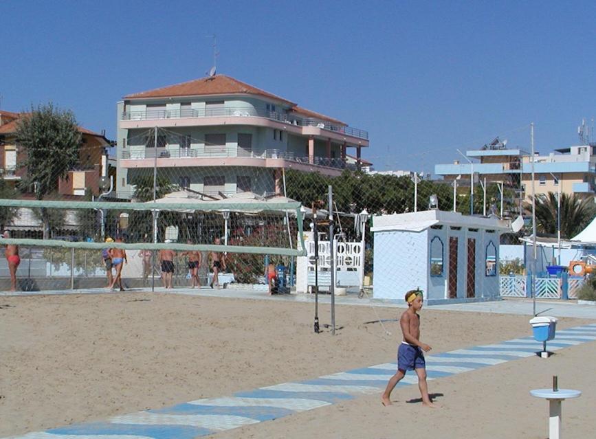 Albergo Villa Mauri Rimini Bagian luar foto