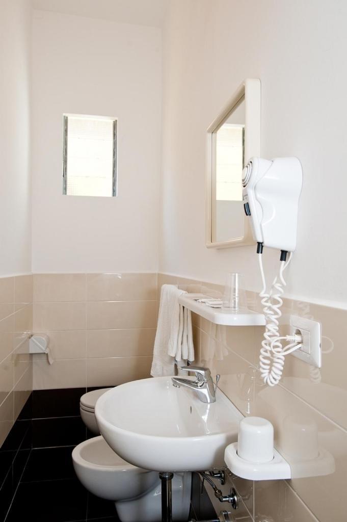 Albergo Villa Mauri Rimini Bagian luar foto