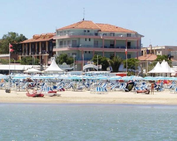 Albergo Villa Mauri Rimini Bagian luar foto
